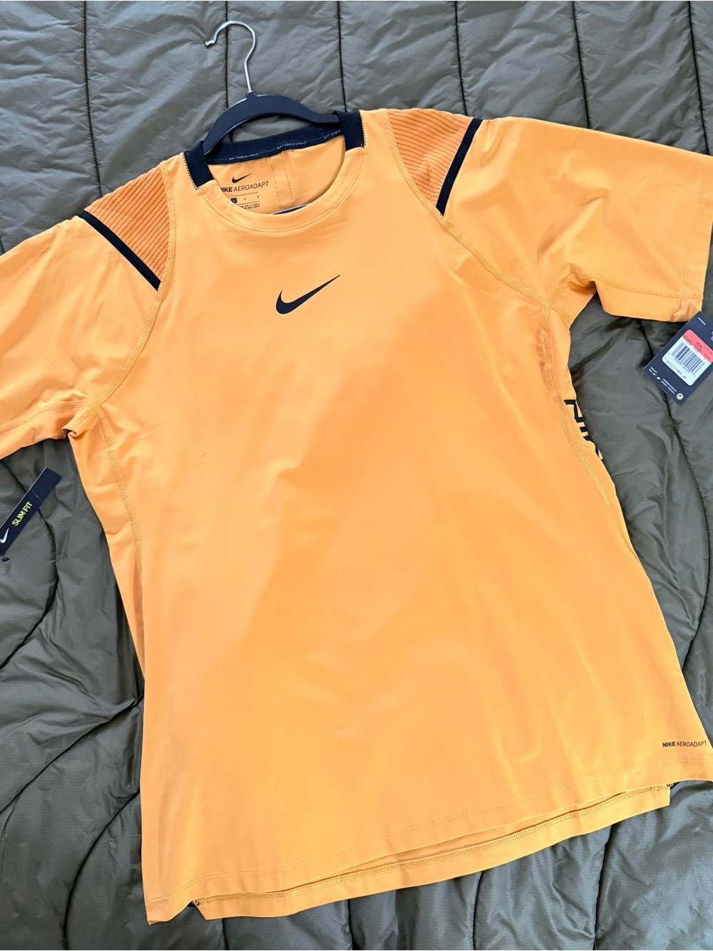 Nike PRO AeroAdapt Men’s Slim fit Performance Tee